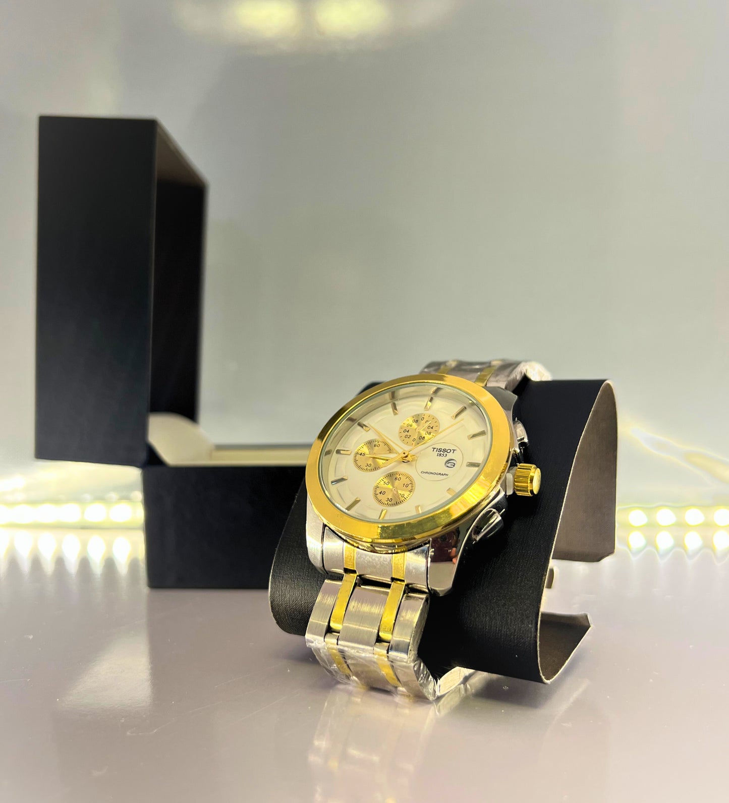 TISSIOT-Stunning Watch White Dial With Shining Silver Chain Strap