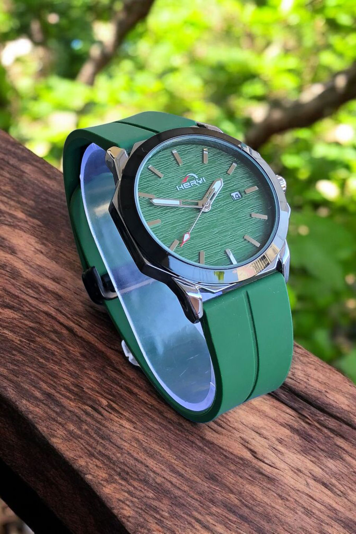 HERYI- Green Dial with Green Magnetic Strap Luxury Watch