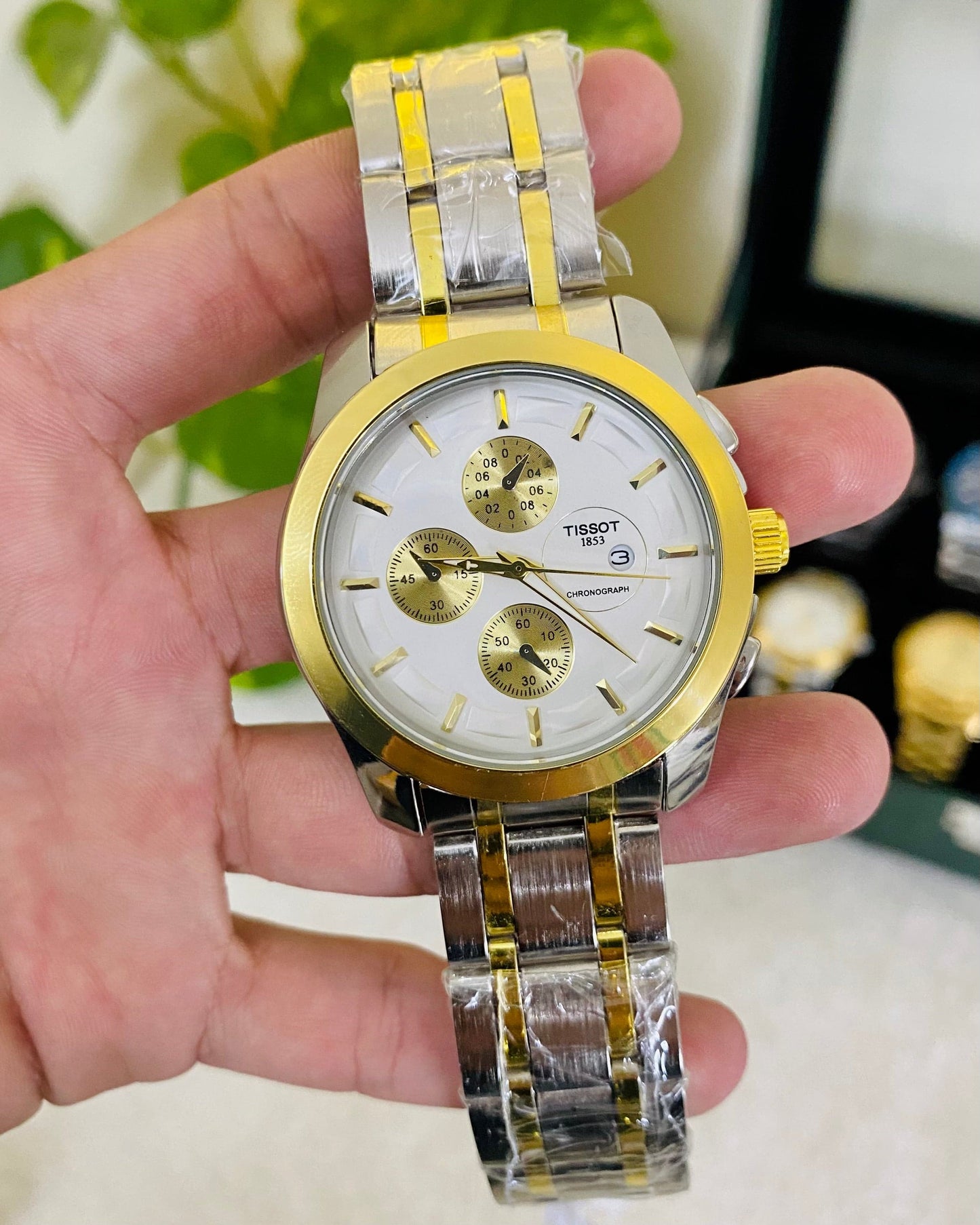 TISSIOT-Stunning Watch White Dial With Shining Silver Chain Strap