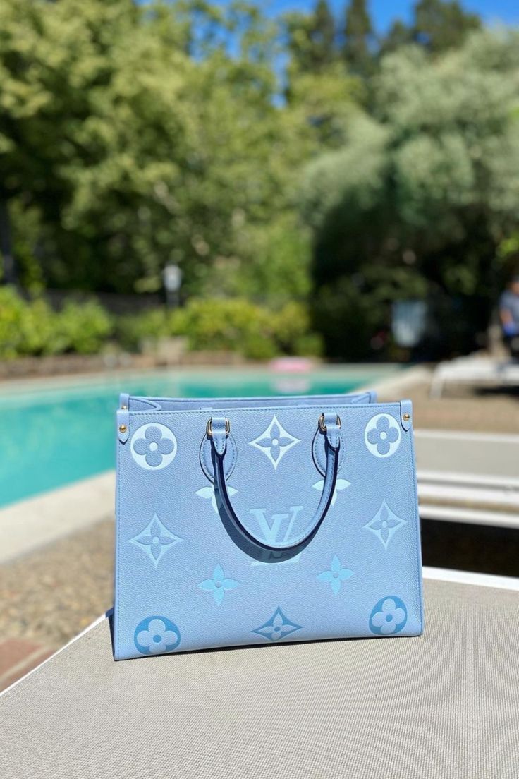 LOUIS VUITTON OnTheGo MM – Women Bag (Monogram Canvas)