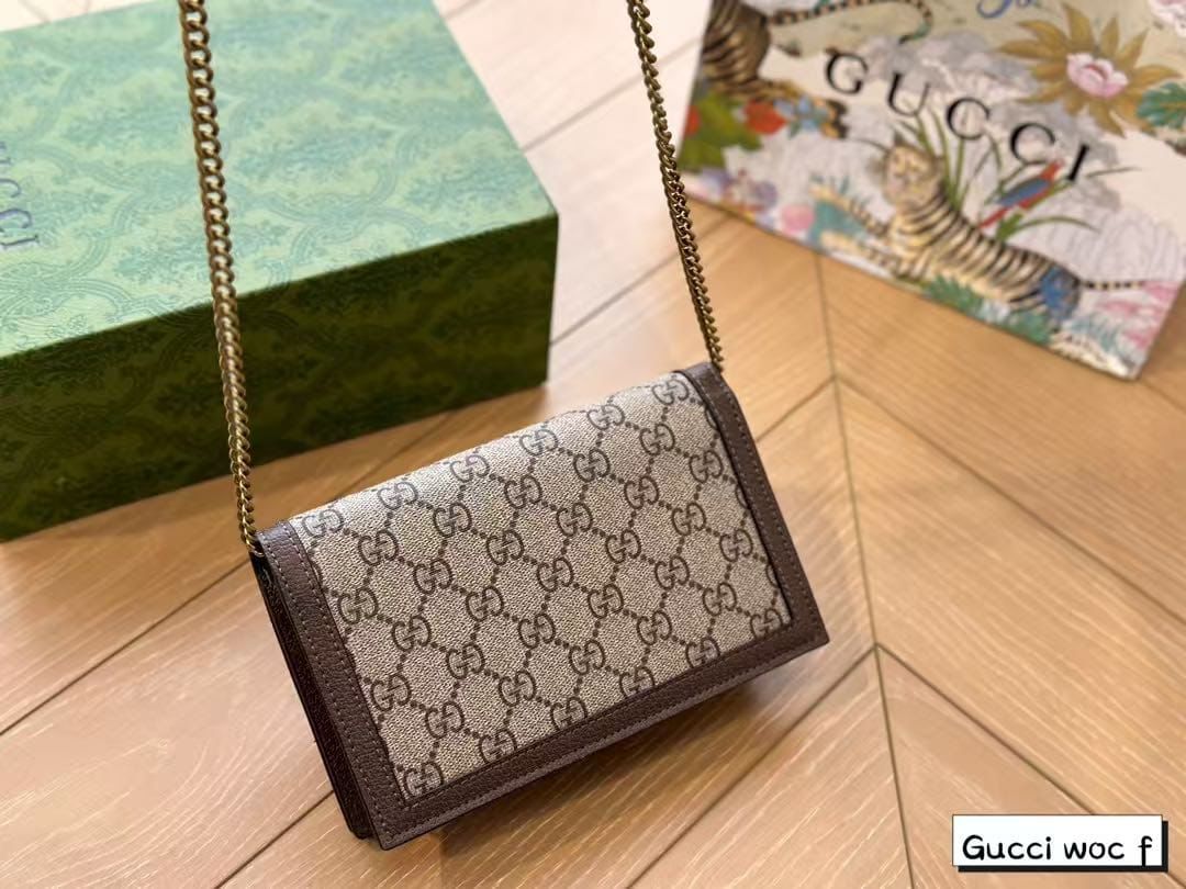 GUCCI – Master Series Leather Bag (Beige)