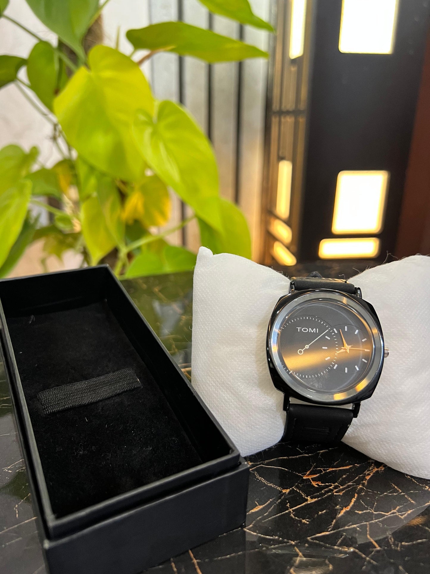 TOMI-Black Stunning Dial with Leather Strap in Black