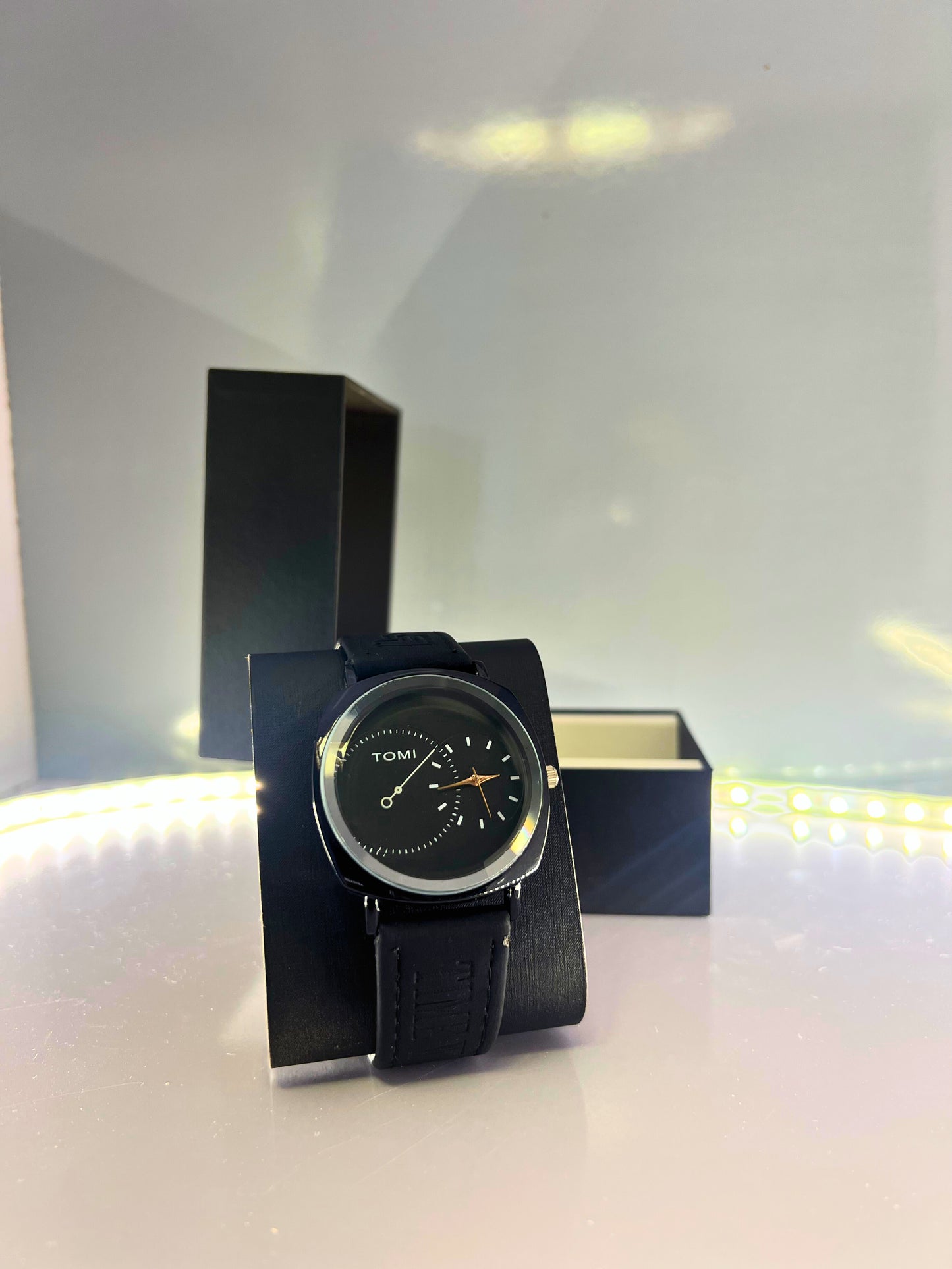 TOMI-Black Stunning Dial with Leather Strap in Black