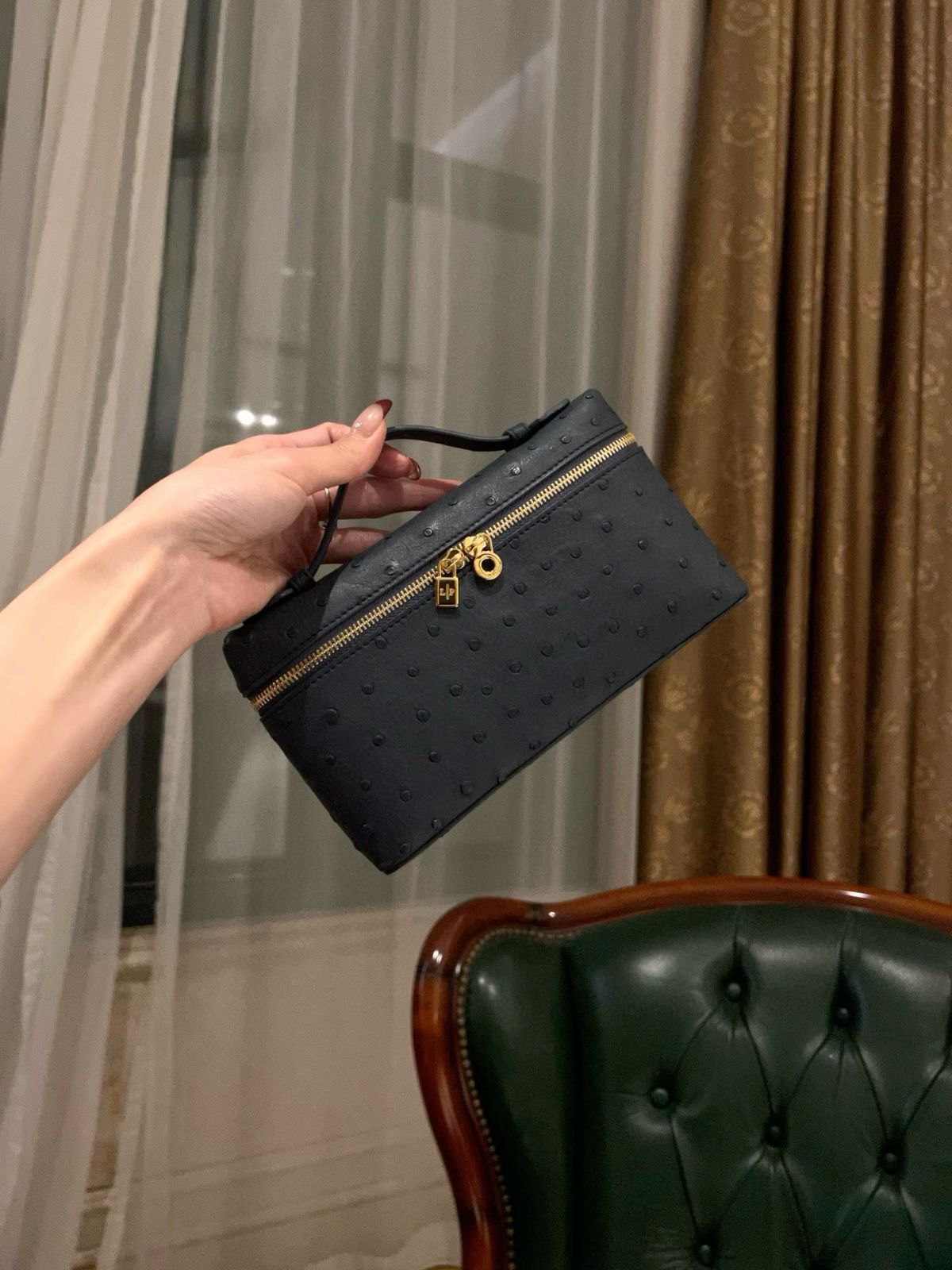 LORO PIANA RESTOCK – Extra Pocket L19 Women Bag (Ostrich Leather) (Black)