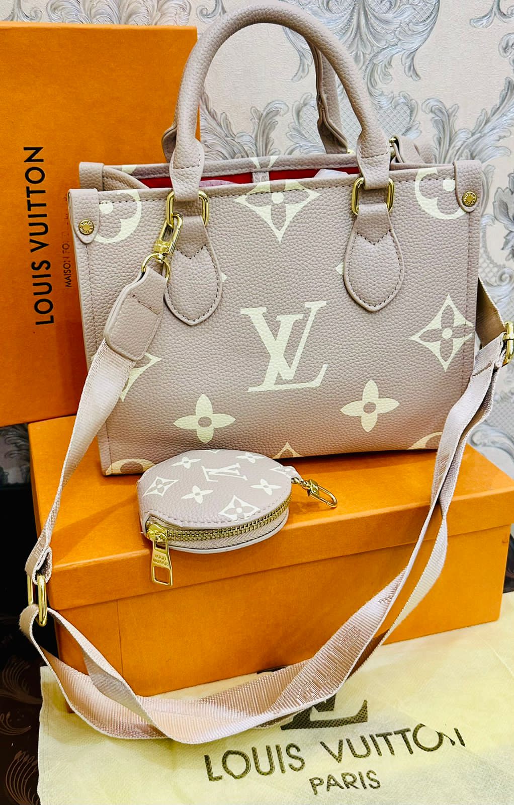 LOUIS VUITTON On The Go – Women Bag (New Stock) (Cream)