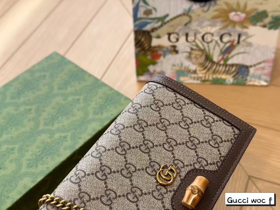 GUCCI – Master Series Leather Bag (Beige)